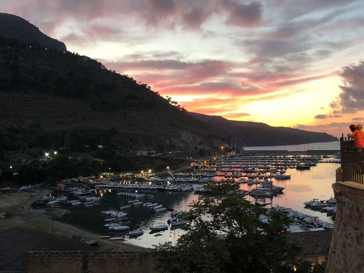 Porto di Castellammare del Golfo al tramonto